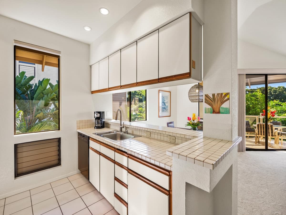 Condo in Kihei · ★4.67 · 1 bedroom · 2 beds · 2 baths - Photo 4