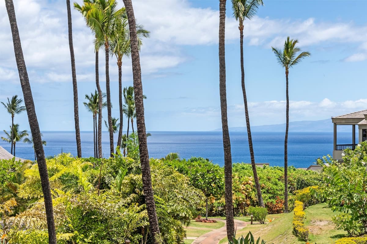 Condo in Kihei · ★4.4 · 1 bedroom · 2 beds · 2 baths - Photo 2
