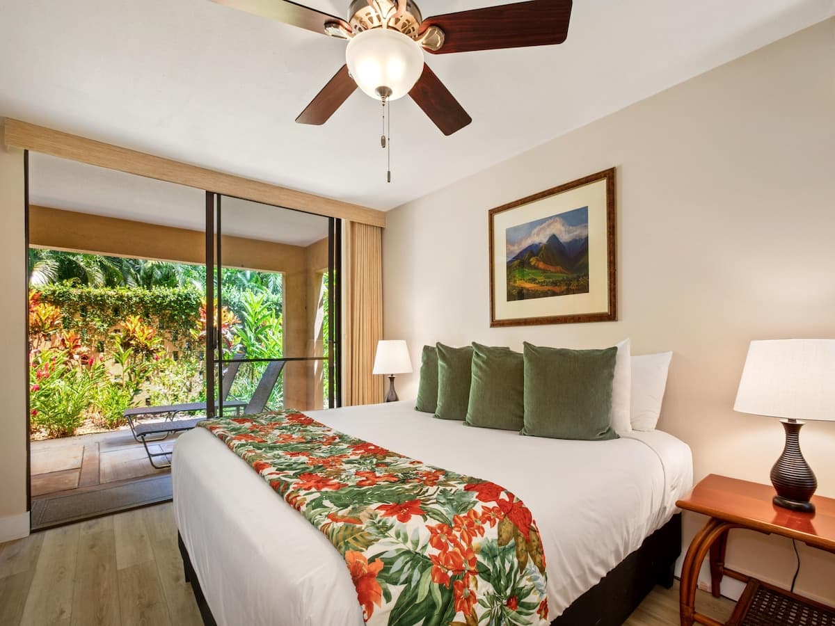 Condo in Kihei · ★4.71 · 1 bedroom · 2 beds · 2 baths - Photo 4