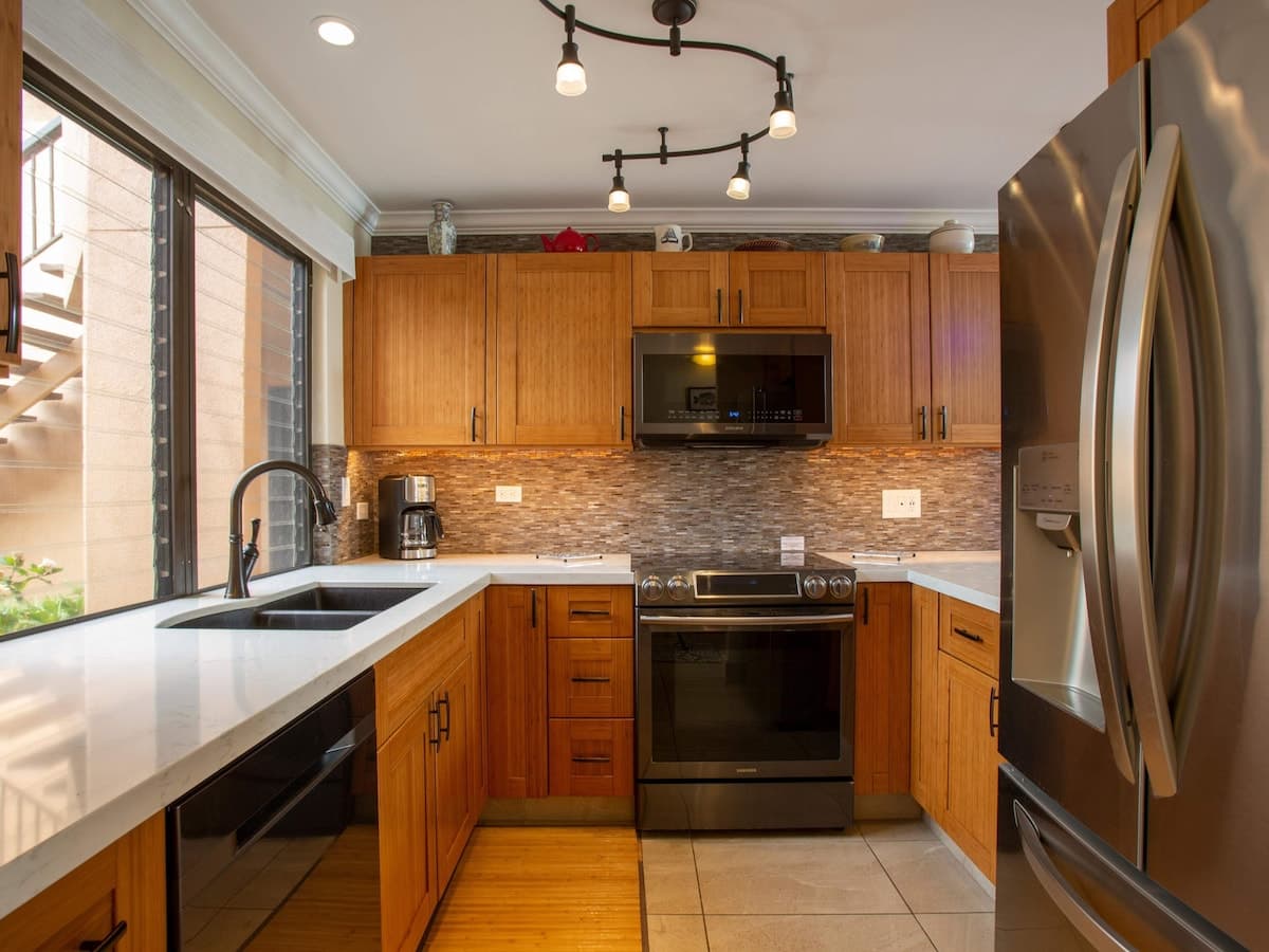 Condo in Kihei · ★5.0 · 2 bedrooms · 4 beds · 2.5 baths - Photo 4