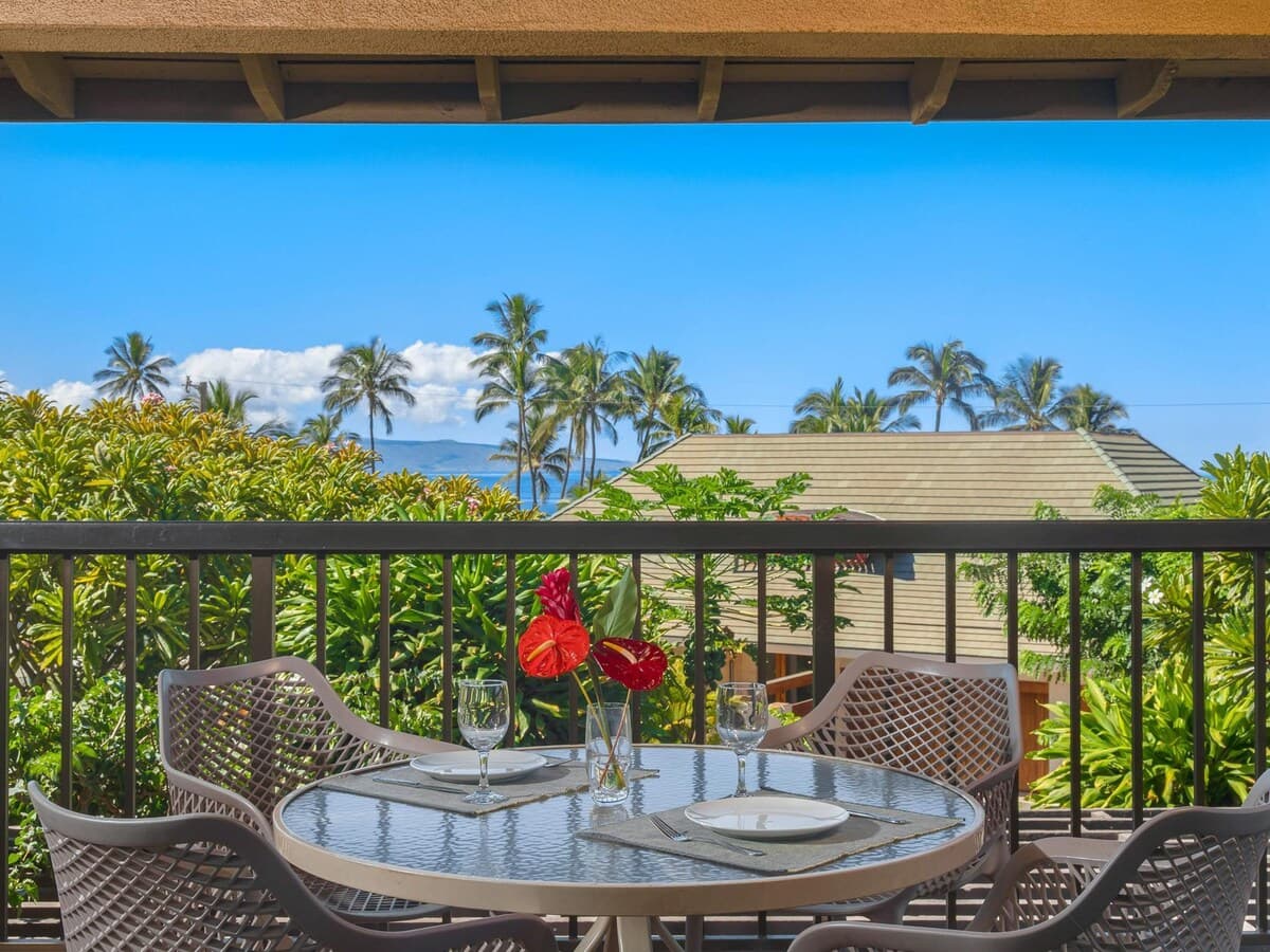 Condo in Kihei · ★4.6 · 2 bedrooms · 4 beds · 2 baths - Photo 3