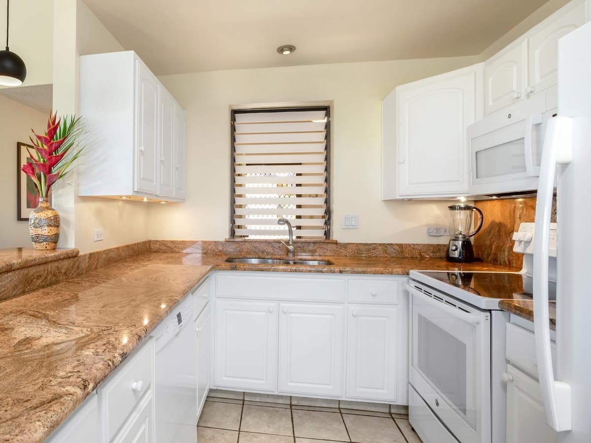 Condo in Kihei · ★4.6 · 2 bedrooms · 4 beds · 2 baths - Photo 5