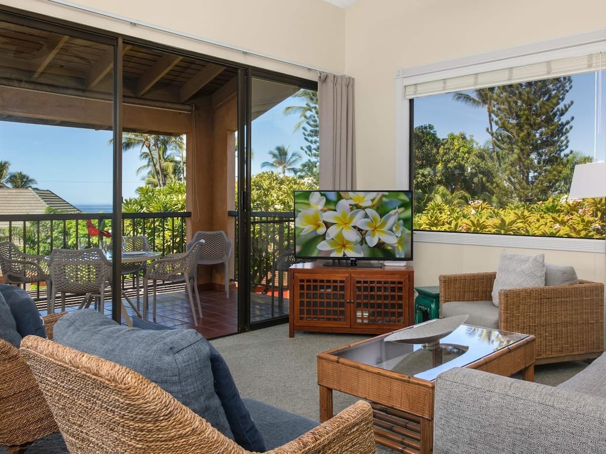 Condo in Kihei · ★4.6 · 2 bedrooms · 4 beds · 2 baths - Photo 2
