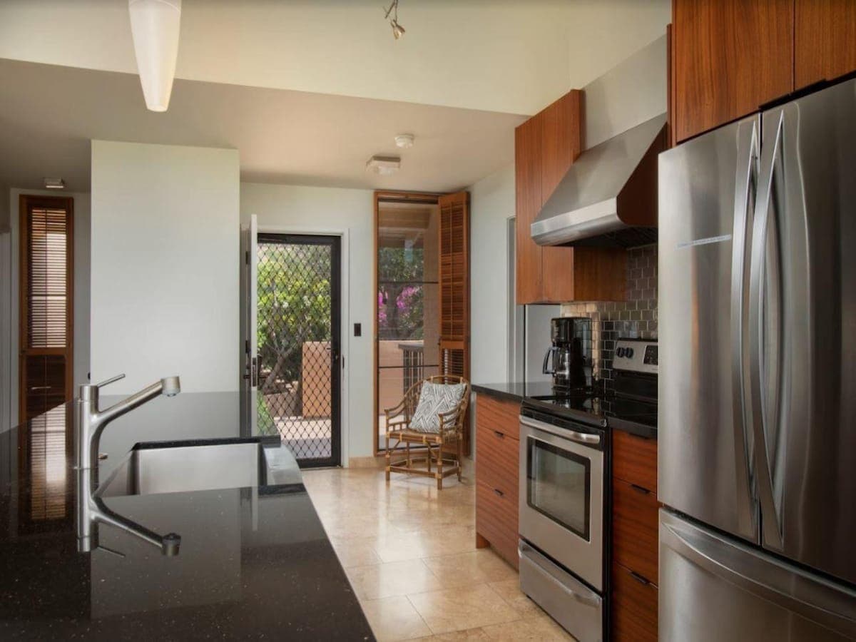 Condo in Kihei · ★4.9 · 2 bedrooms · 4 beds · 2 baths - Photo 3