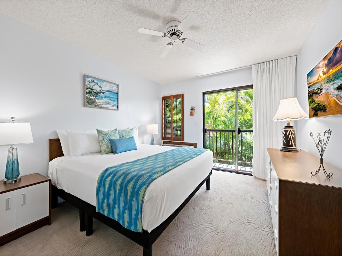 Condo in Kihei · ★4.71 · 1 bedroom · 2 beds · 1 bath - Photo 5