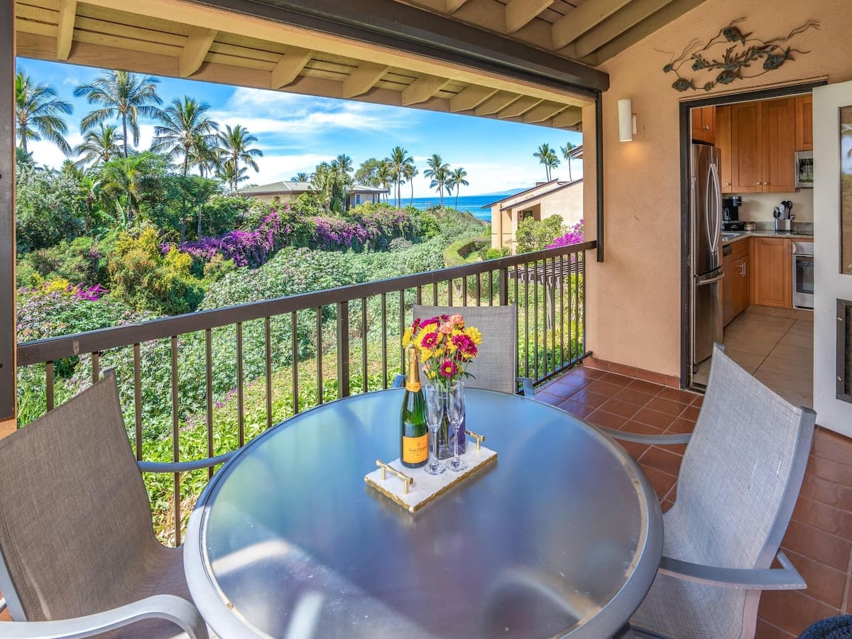 Condo in Kihei · ★4.8 · 1 bedroom · 2 beds · 2 baths - Photo 1