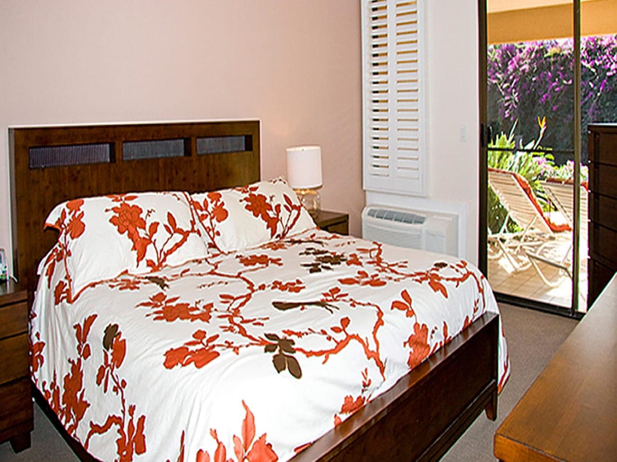 Condo in Kihei · ★4.83 · 1 bedroom · 2 beds · 2 baths - Photo 2