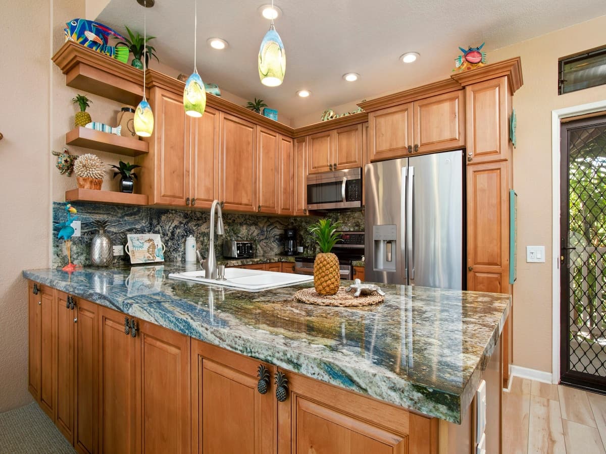 Condo in Kihei · ★4.5 · 2 bedrooms · 3 beds · 2 baths - Photo 3