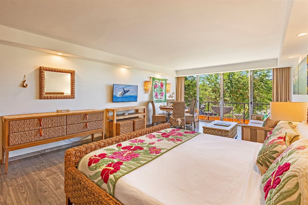 Condo in Lahaina · ★5.0 · Studio · 2 beds · 1 private bath - Photo 2