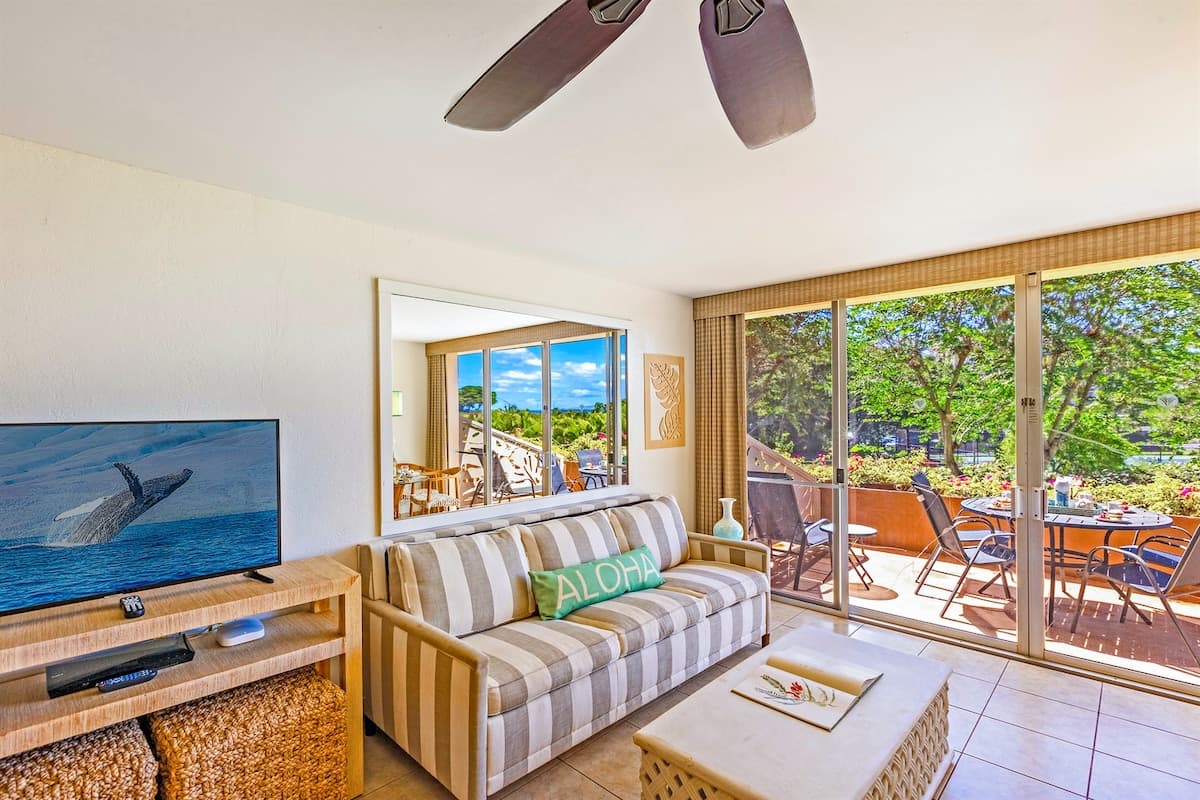 Condo in Lahaina · ★4.9 · Studio · 2 beds · 1 private bath - Photo 2