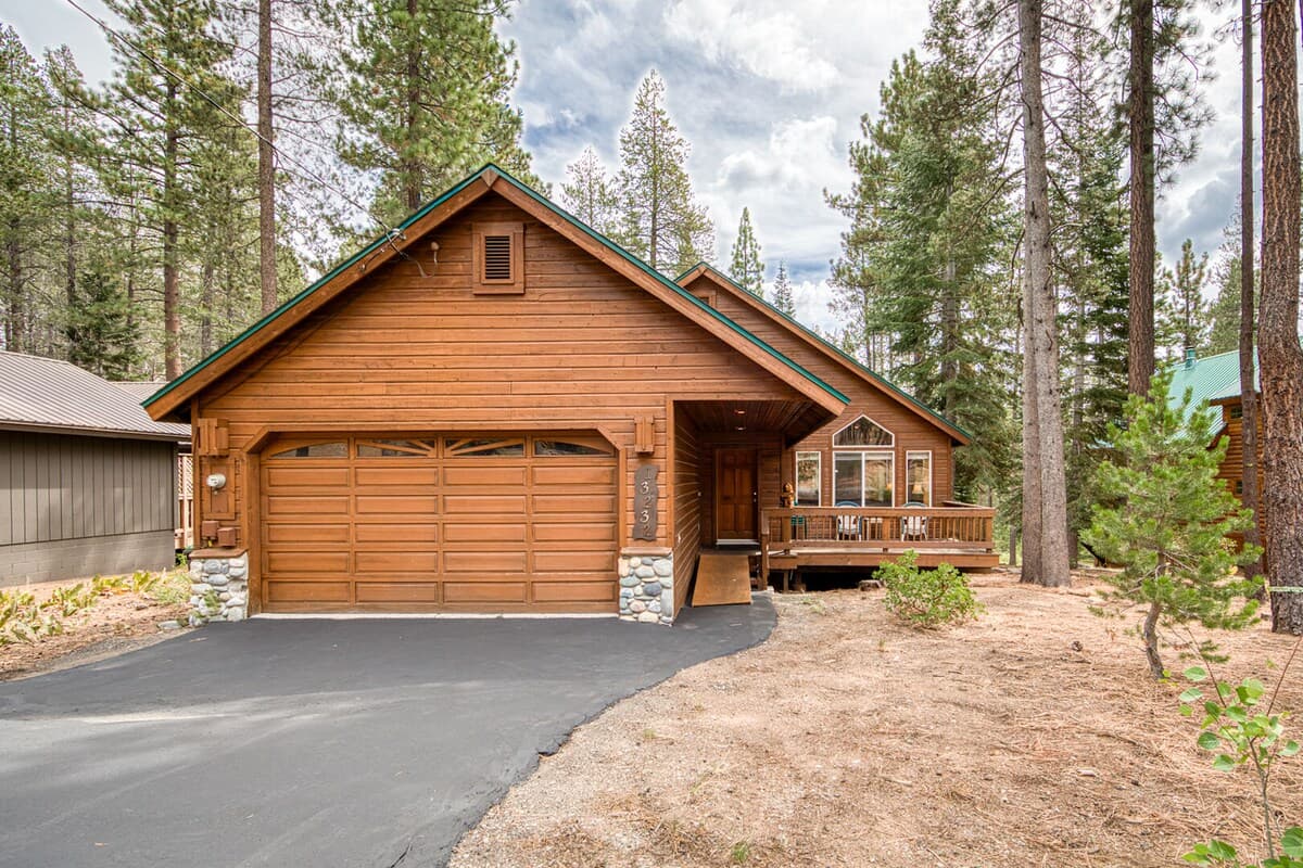Tahoe Donner Cabin with Pool, Wood Stove & Games - Photo 5