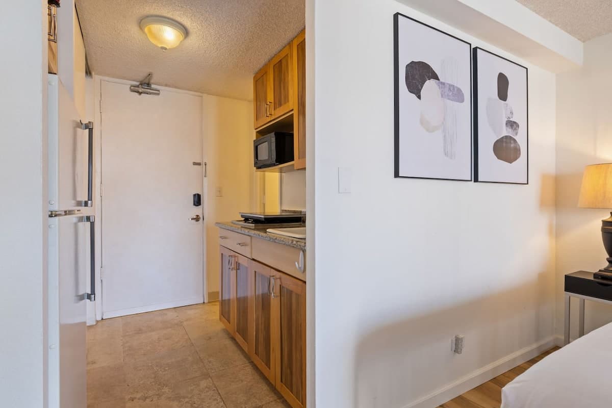 Spacious Studio at the Heart of Waikiki 22F - Photo 2