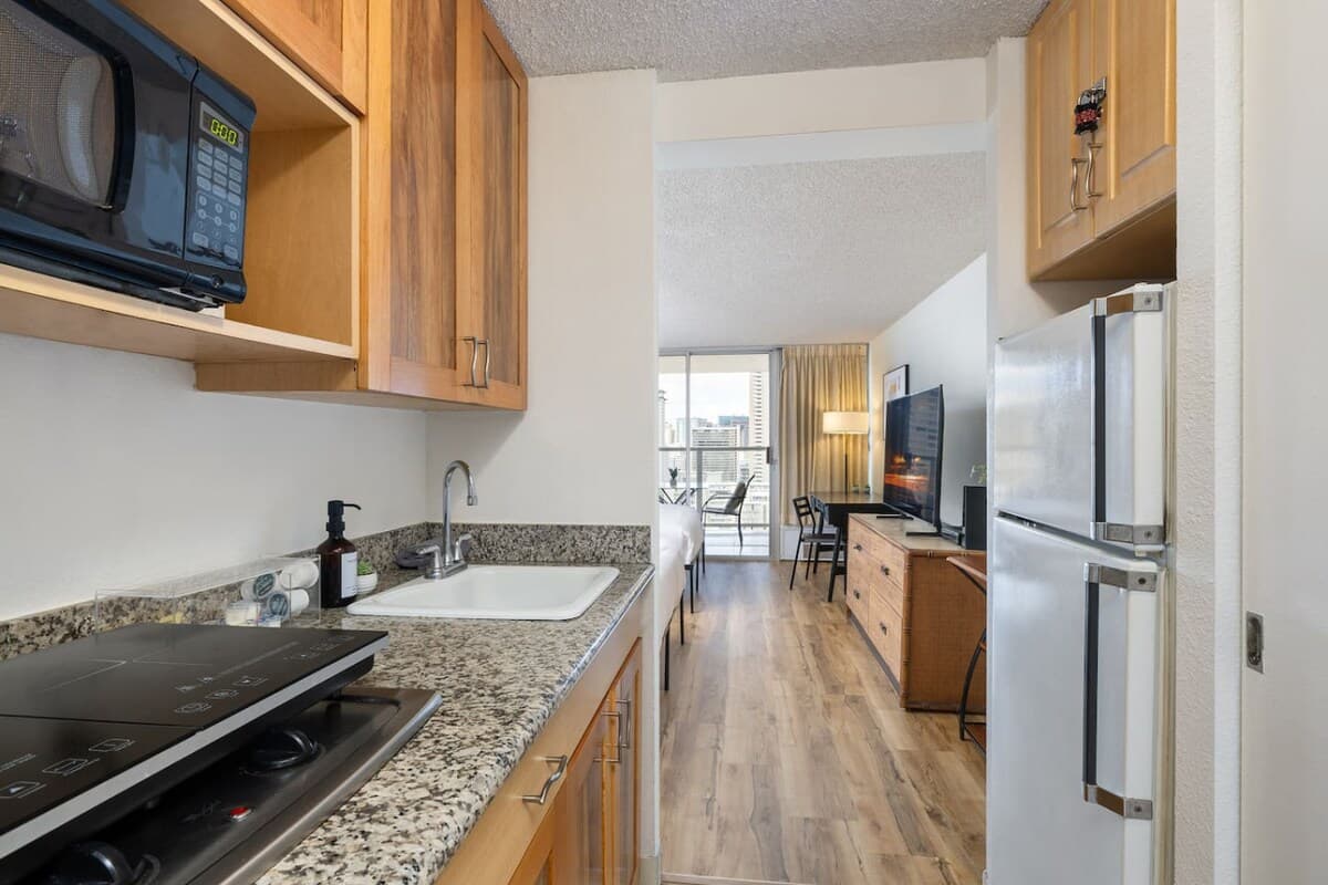 Spacious Studio at the Heart of Waikiki 22F - Photo 3