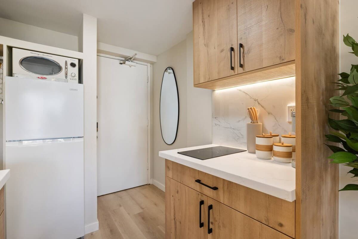 Waikiki Luxe Haven – Chic Comfort in Paradise - Photo 5