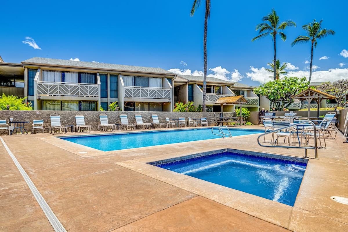 Steps to Beach, Pool & Hot Tub! Beautiful Condo - Photo 1