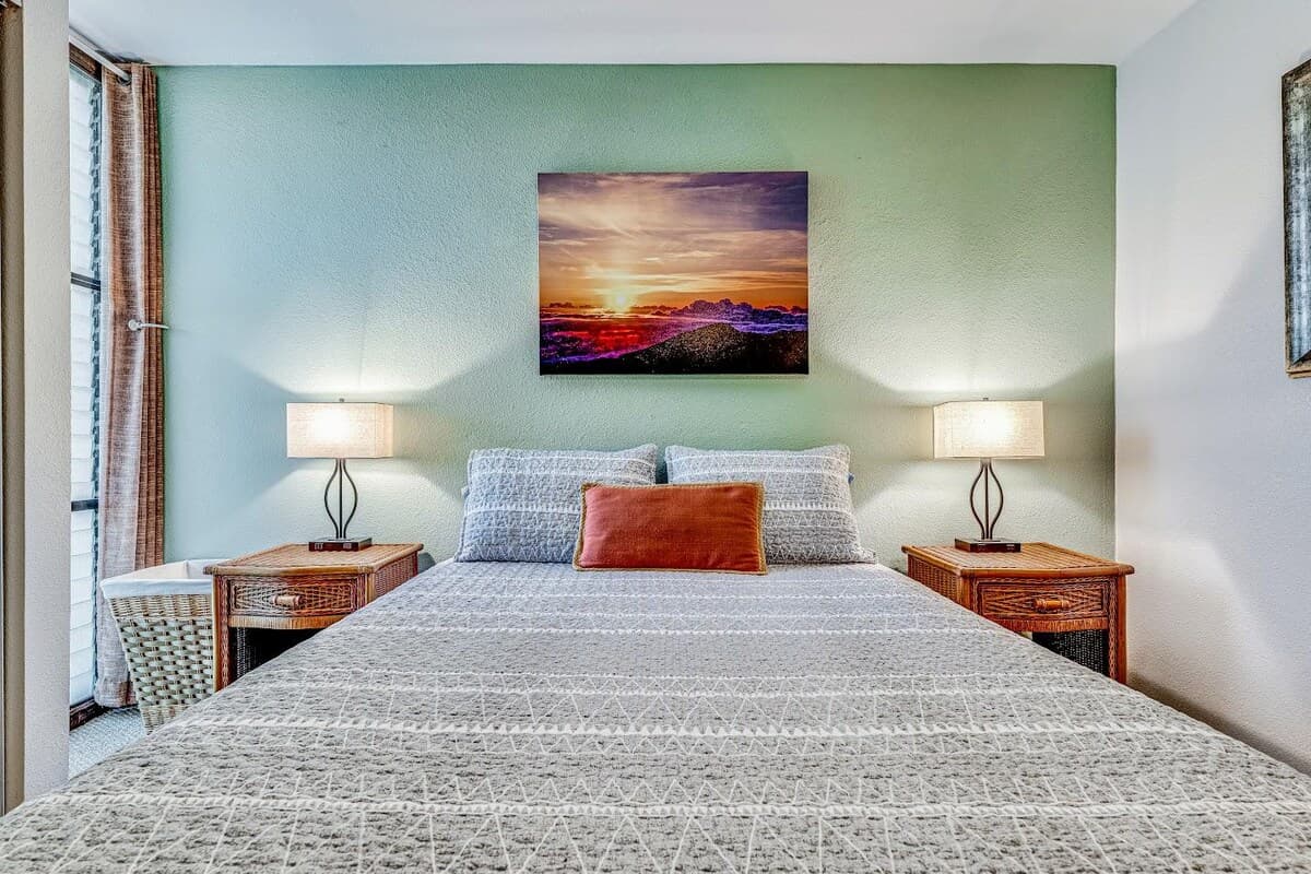 Steps to Beach, Pool & Hot Tub! Beautiful Condo - Photo 4