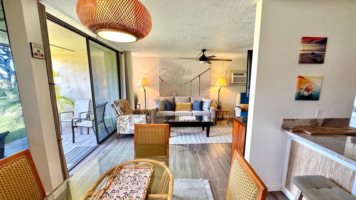 Steps to Beach, Pool & Hot Tub! Beautiful Condo - Photo 2
