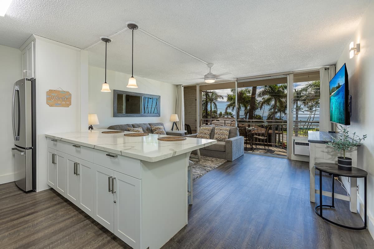 Condo in Kihei · ★4.78 · 1 bedroom · 2 beds · 1 bath - Photo 4