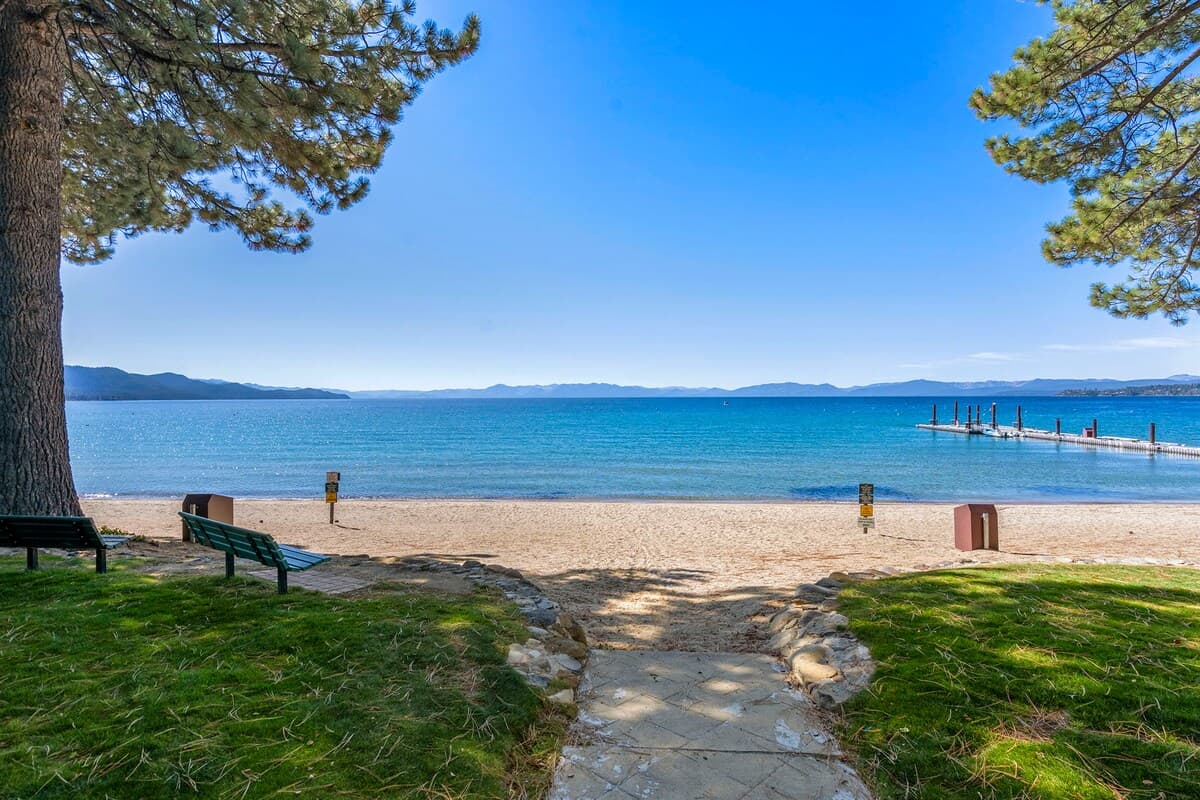 Home in Incline Village · 3 bedrooms · 4 beds · 3 private baths - Photo 4