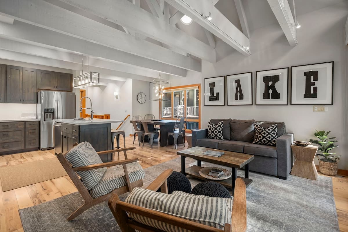 Home in Incline Village · 3 bedrooms · 4 beds · 3 private baths - Photo 2