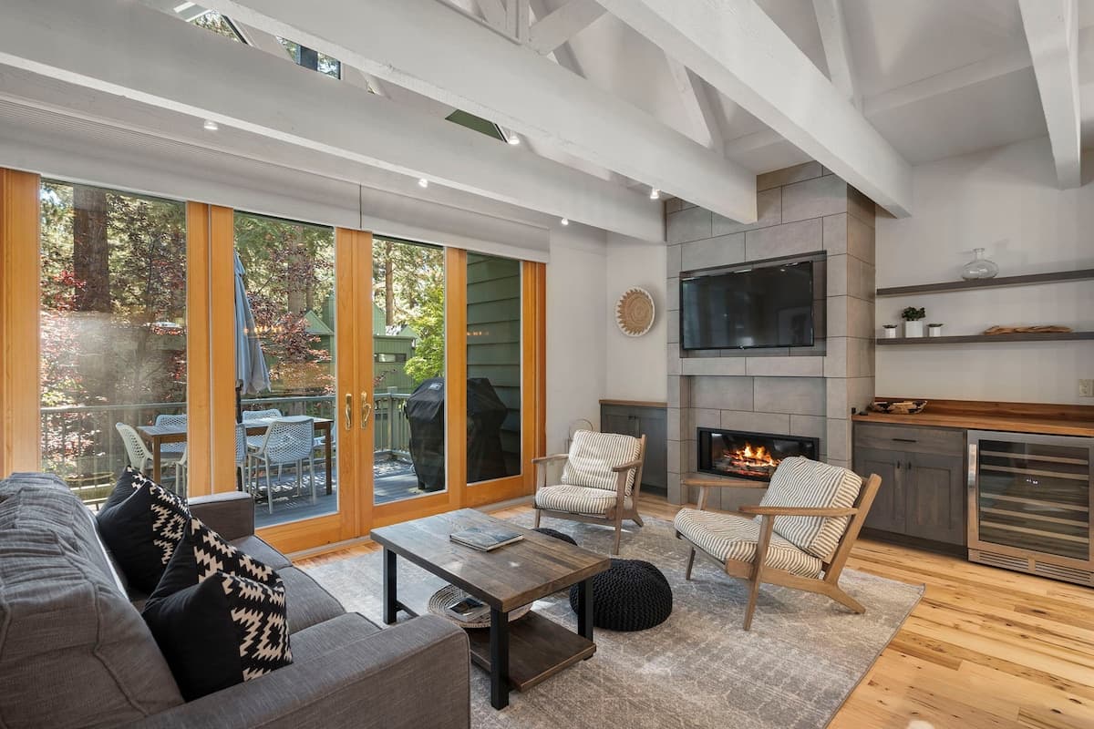 Home in Incline Village · 3 bedrooms · 4 beds · 3 private baths - Photo 5