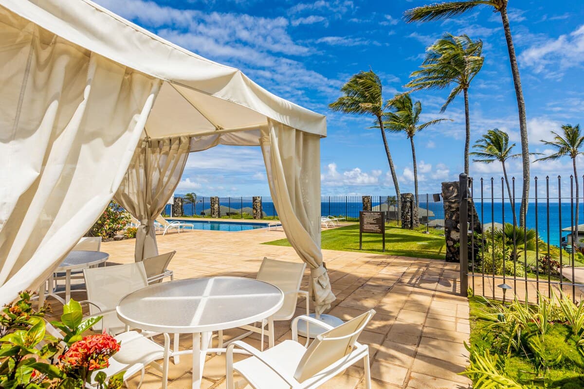 Condo in Lahaina · ★5.0 · 1 bedroom · 1 bed · 1 bath - Photo 2