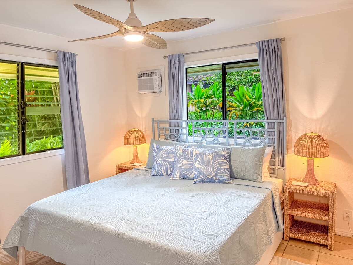 Villa in Princeville · ★5.0 · 6 bedrooms · 13 beds · 2.5 private baths - Photo 3