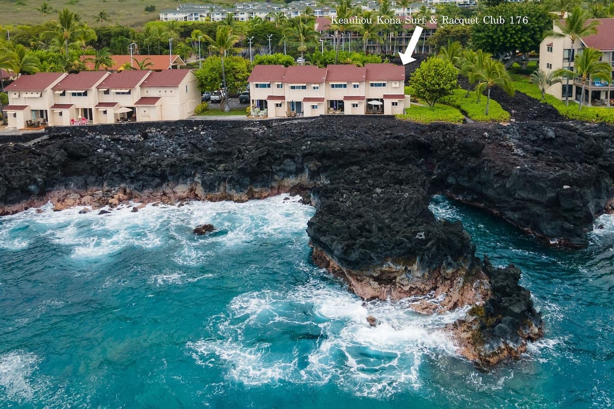 Condo in Kailua-Kona · ★4.5 · 2 bedrooms · 3 beds · 2 private baths - Photo 3