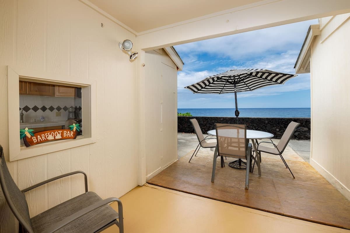 Condo in Kailua-Kona · ★4.5 · 2 bedrooms · 3 beds · 2 private baths - Photo 5