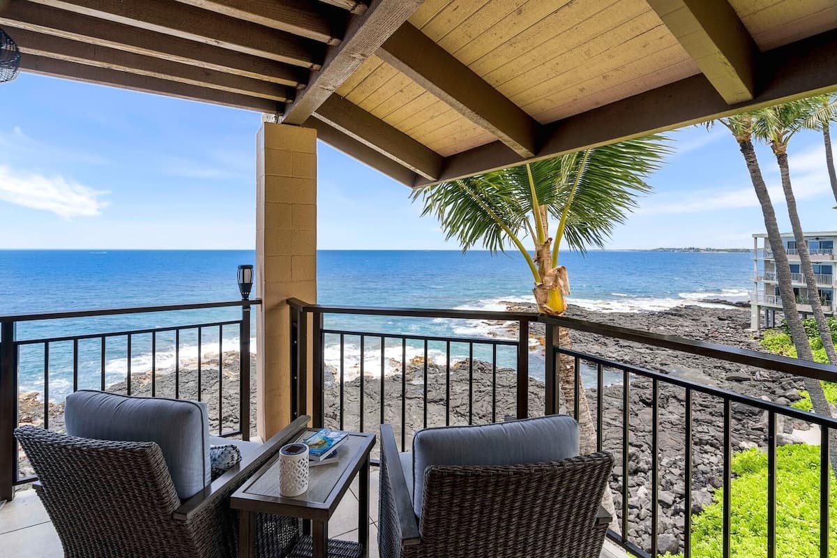Condo in Kailua-Kona · ★4.88 · 2 bedrooms · 4 beds · 2 baths - Photo 5