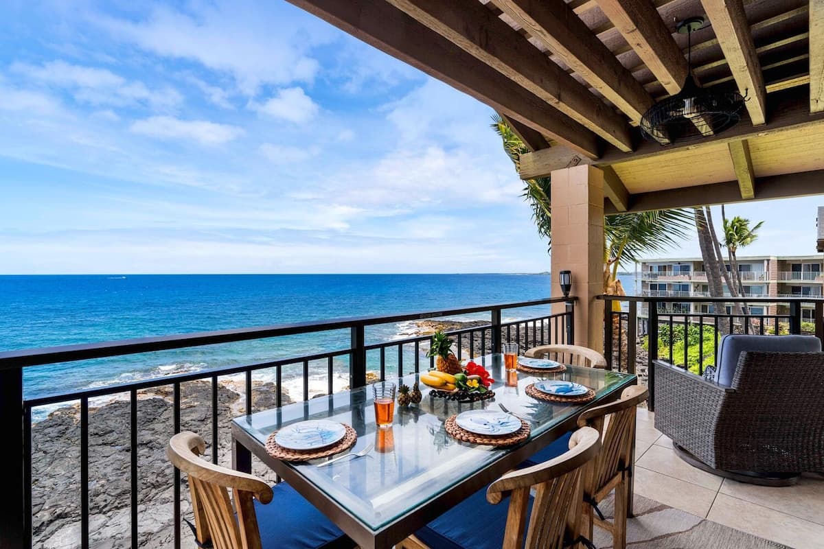 Condo in Kailua-Kona · ★4.88 · 2 bedrooms · 4 beds · 2 baths - Photo 3