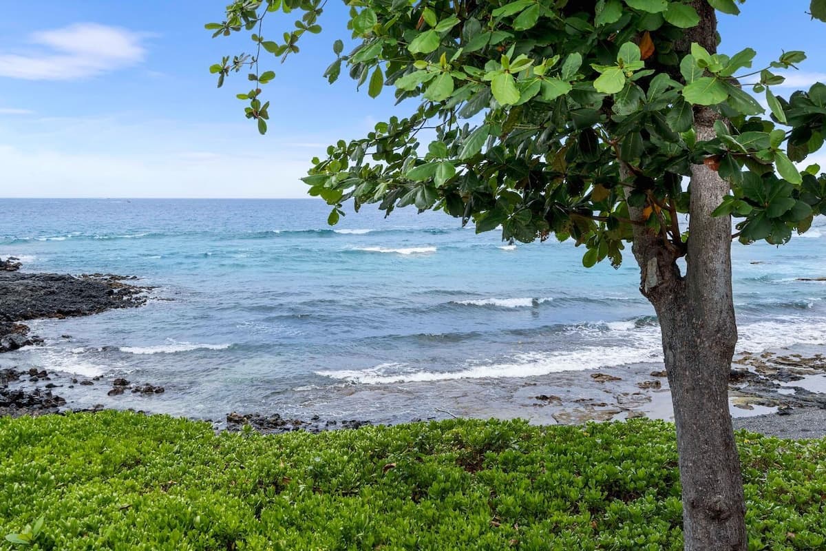 Condo in Kailua-Kona · ★5.0 · 2 bedrooms · 3 beds · 2 baths - Photo 1