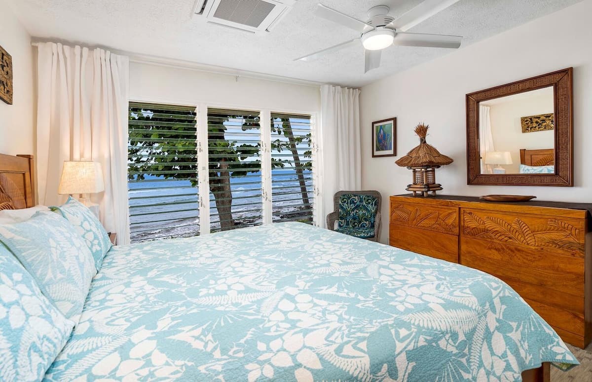 Condo in Kailua-Kona · ★5.0 · 2 bedrooms · 3 beds · 2 baths - Photo 3