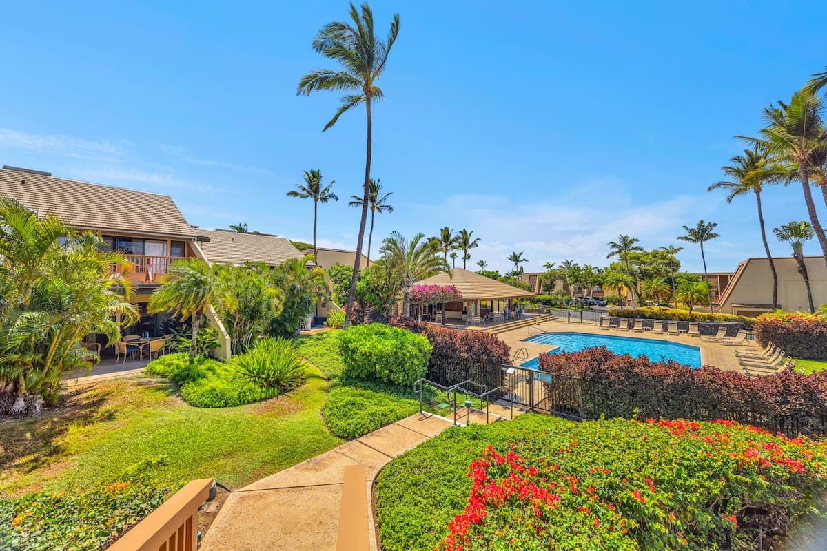 Condo in Kihei · ★4.4 · 1 bedroom · 2 beds · 1.5 private baths - Photo 3