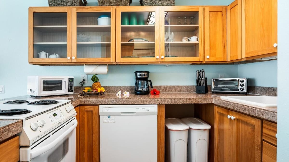 Condo in Kailua-Kona · ★4.75 · 1 bedroom · 2 beds · 1 private bath - Photo 2