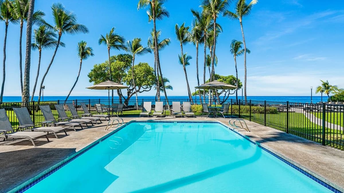 Condo in Kailua-Kona · ★4.75 · 1 bedroom · 2 beds · 1 private bath - Photo 5