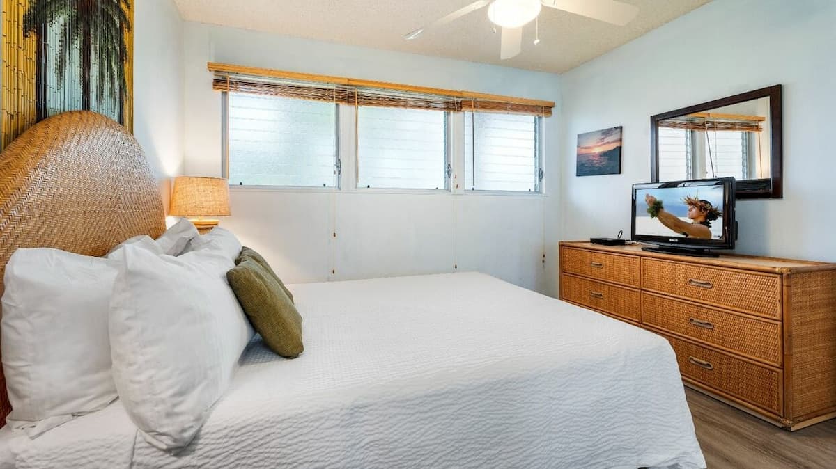 Condo in Kailua-Kona · ★4.75 · 1 bedroom · 2 beds · 1 private bath - Photo 4