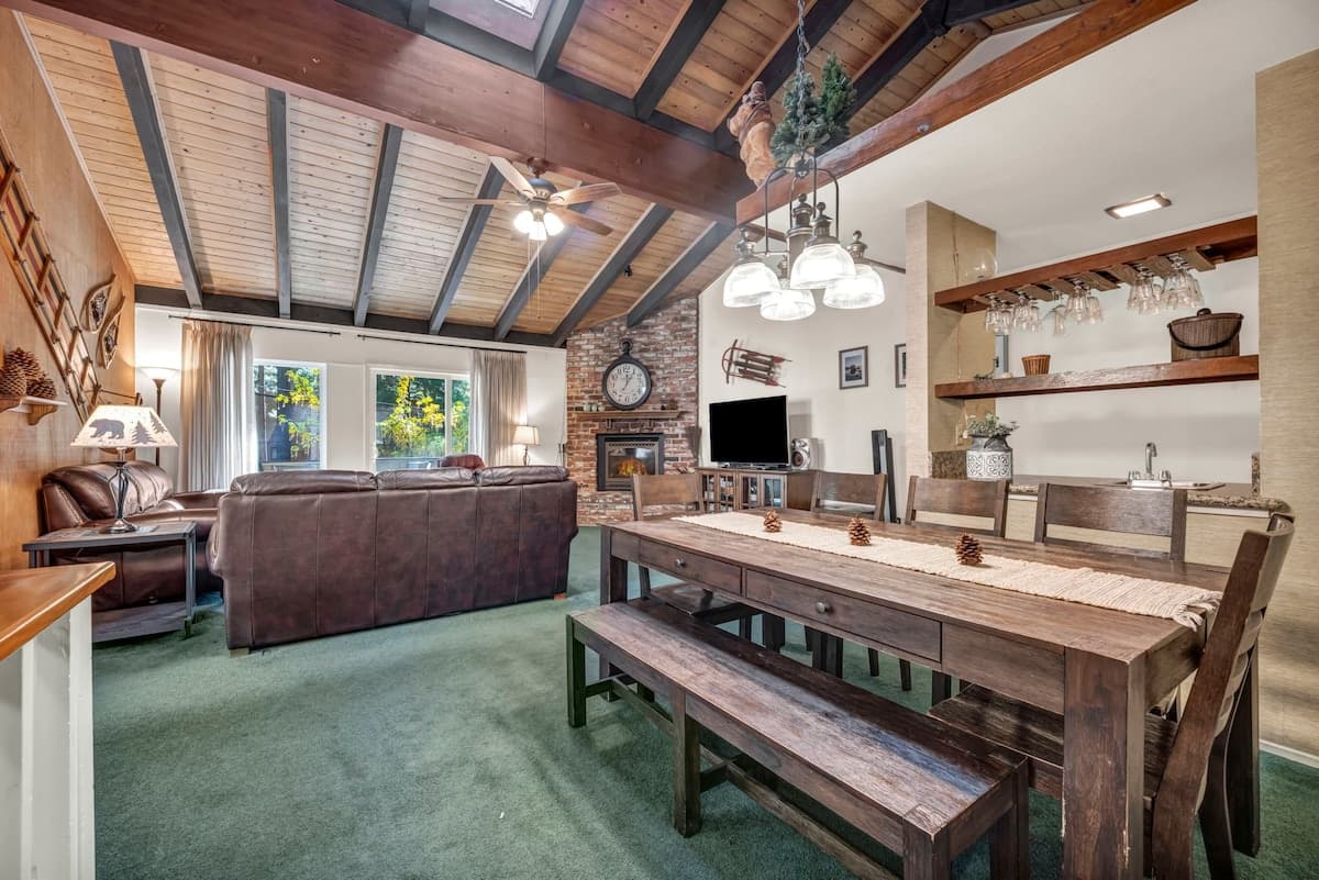 Condo in Incline Village · 3 bedrooms · 6 beds · 2.5 private baths - Photo 5