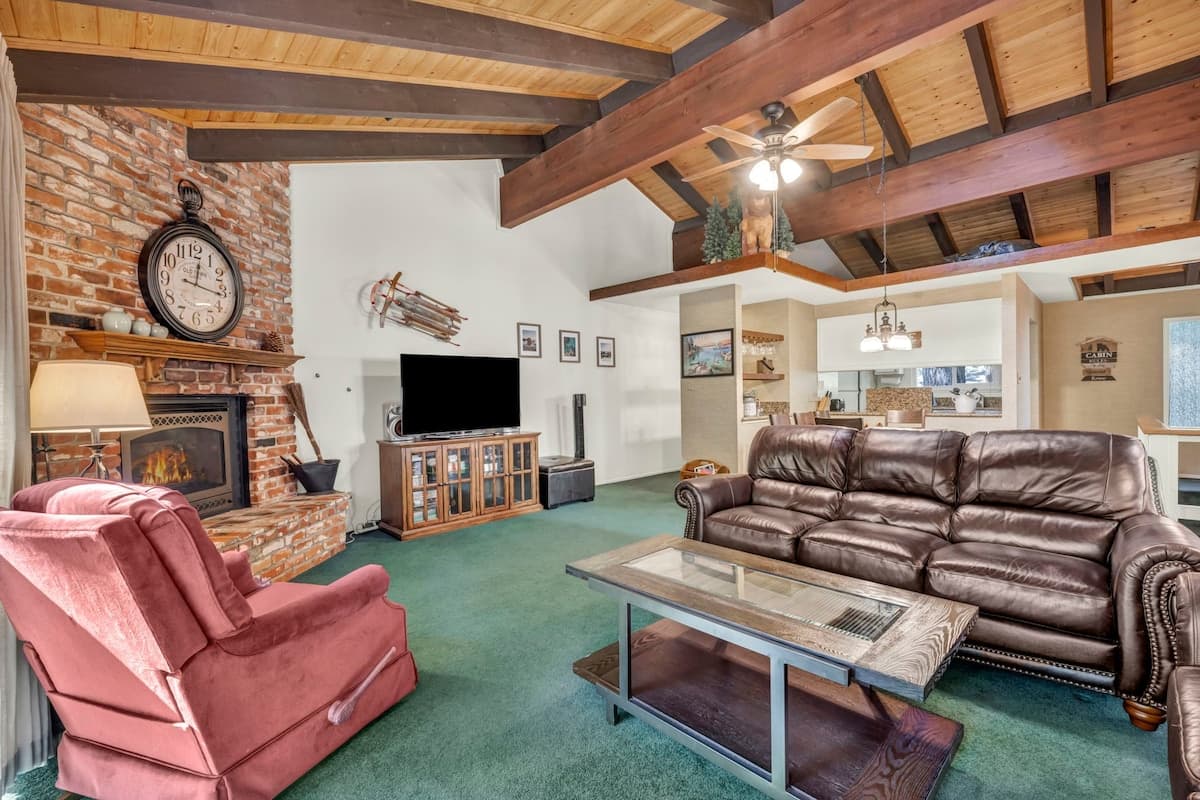 Condo in Incline Village · 3 bedrooms · 6 beds · 2.5 private baths - Photo 4