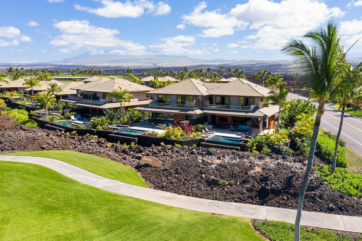 Home in Waimea · ★5.0 · 4 bedrooms · 5 beds · 4.5 baths - Photo 2