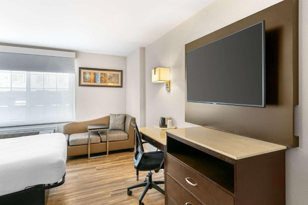 Downtown Hotel 2 Rooms, River & Old Sac Walkable - Photo 3