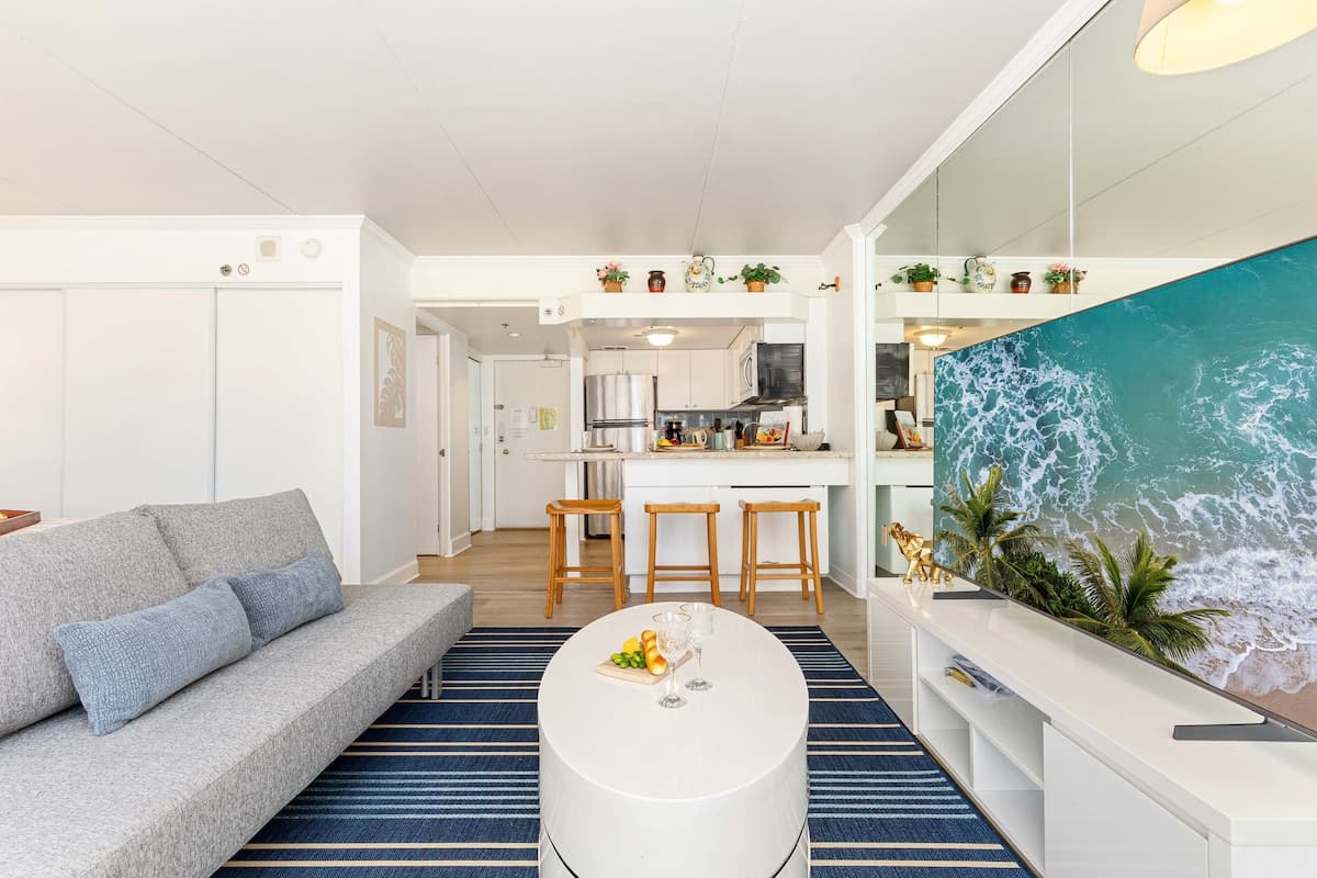 Condo in Honolulu · ★4.88 · 1 bedroom · 1 bed · 1 private bath - Photo 4