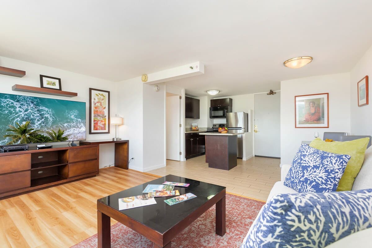 Condo in Honolulu · ★5.0 · 1 bedroom · 2 beds · 1 private bath - Photo 1