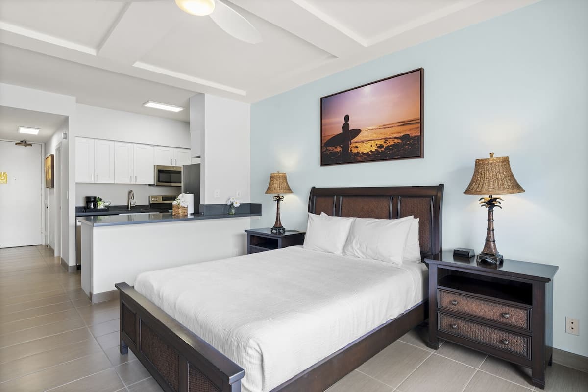 Condo in Lahaina · ★4.33 · 1 bedroom · 1 bed · 1 private bath - Photo 1