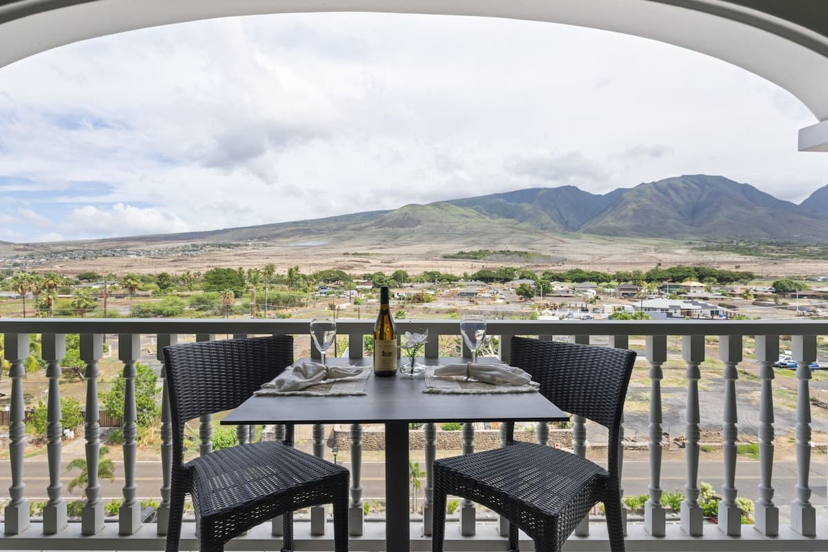 Condo in Lahaina · ★4.33 · 1 bedroom · 1 bed · 1 private bath - Photo 4