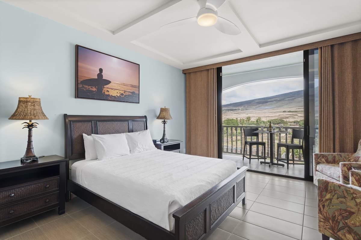 Condo in Lahaina · ★4.33 · 1 bedroom · 1 bed · 1 private bath - Photo 2