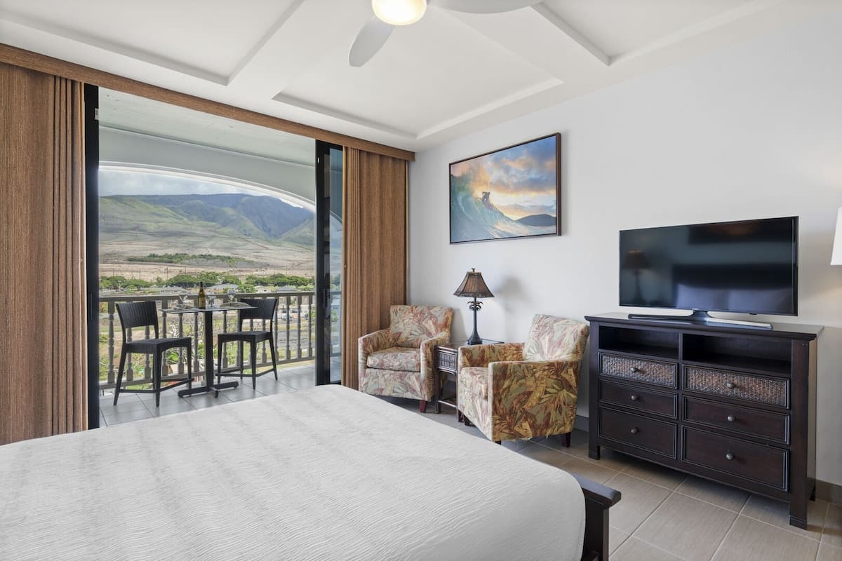 Condo in Lahaina · ★4.33 · 1 bedroom · 1 bed · 1 private bath - Photo 3