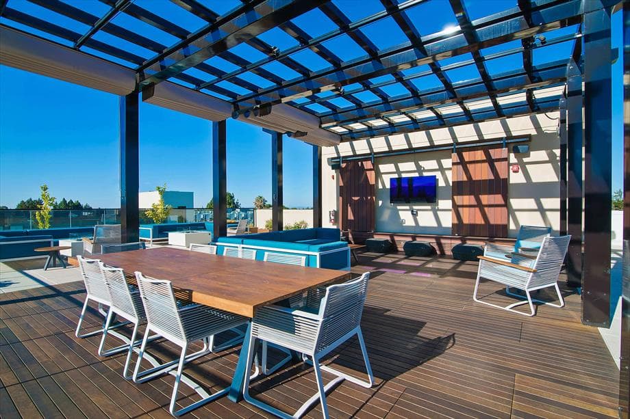 Everything @ MV! Pool | Wifi | Gym | Lounge - Photo 2