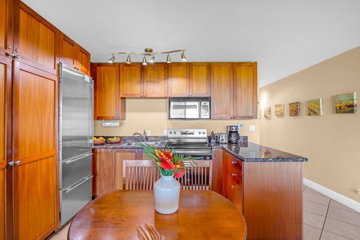 Condo in Kihei · ★4.6 · 2 bedrooms · 2 beds · 2 baths - Photo 1