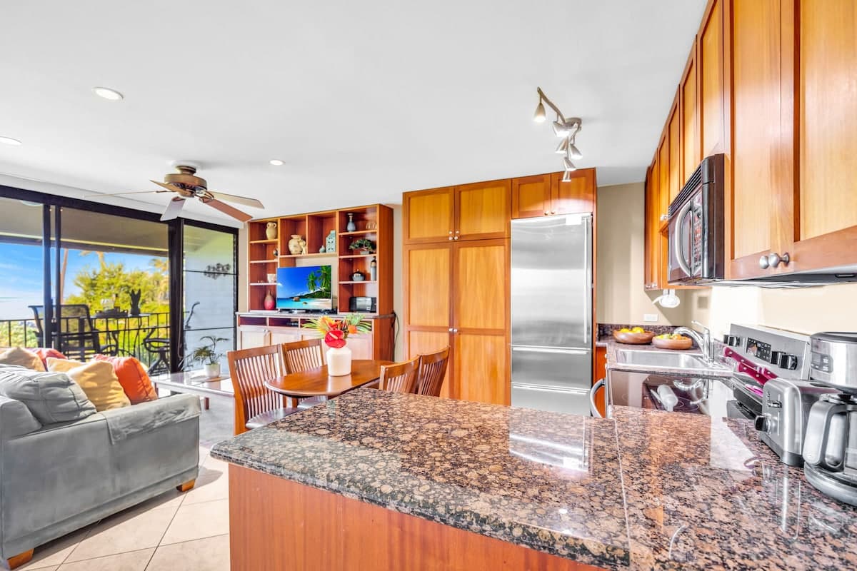 Condo in Kihei · ★4.6 · 2 bedrooms · 2 beds · 2 baths - Photo 2